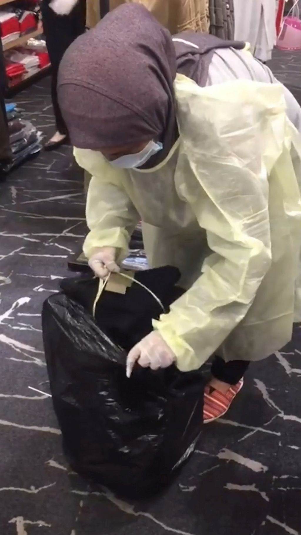 ŠOK SLIKE IZ TRŽNOG CENTRA POSLE KORONA VIRUSA: nećete verovati na šta liče stvari kad ne rade klima uređaji u šoping molu (FOTO)