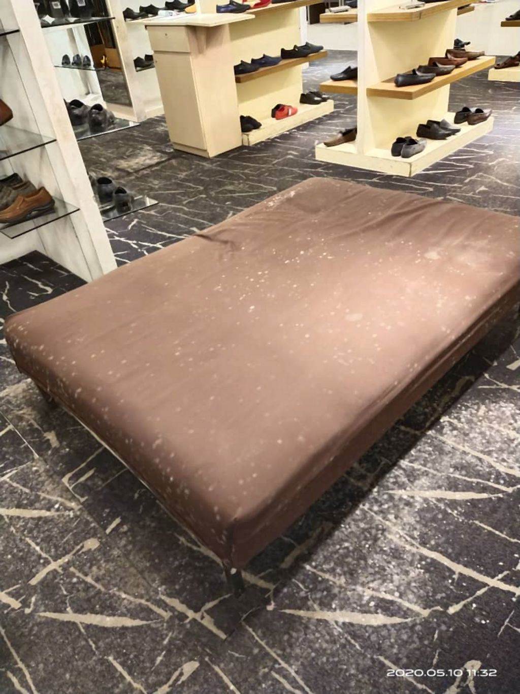 ŠOK SLIKE IZ TRŽNOG CENTRA POSLE KORONA VIRUSA: nećete verovati na šta liče stvari kad ne rade klima uređaji u šoping molu (FOTO)