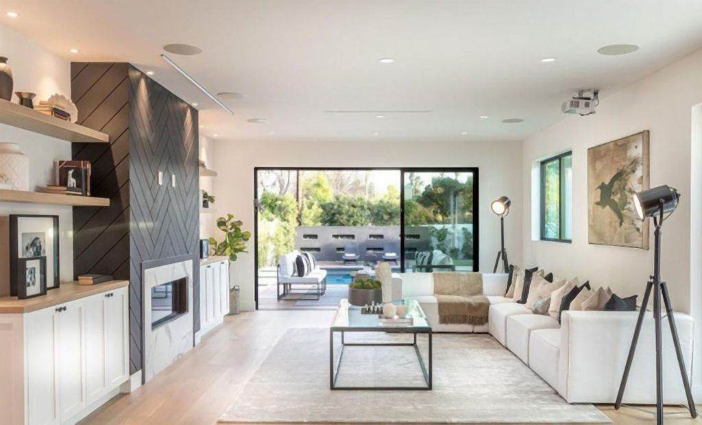 MODERNA KUĆA SA JEDNOSTAVNIM NAMEŠTAJEM: renoviranje koje daje više svetla i lepši pogled u dvorište (FOTO)