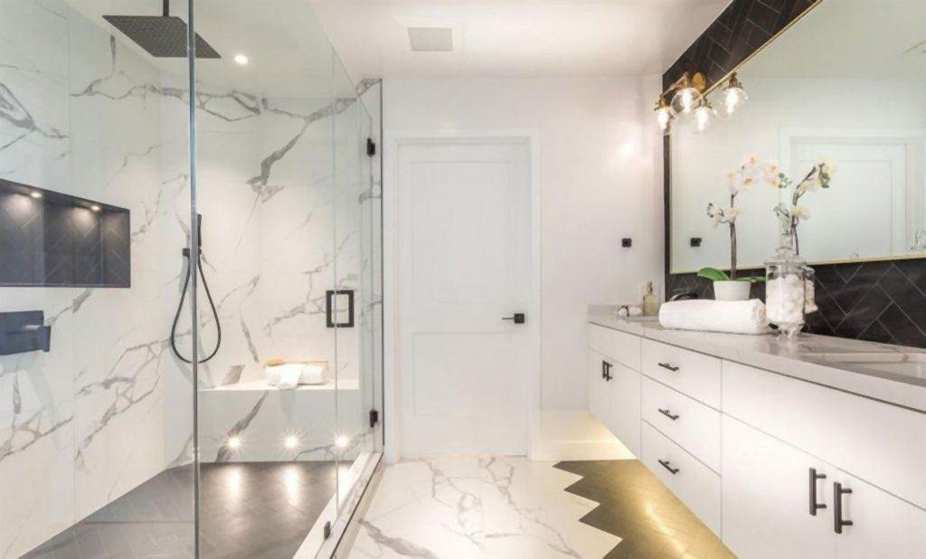 MODERNA KUĆA SA JEDNOSTAVNIM NAMEŠTAJEM: renoviranje koje daje više svetla i lepši pogled u dvorište (FOTO)