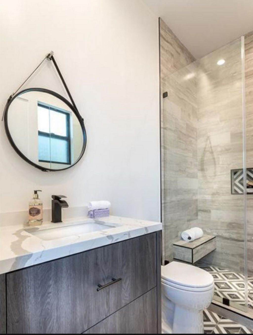 MODERNA KUĆA SA JEDNOSTAVNIM NAMEŠTAJEM: renoviranje koje daje više svetla i lepši pogled u dvorište (FOTO)