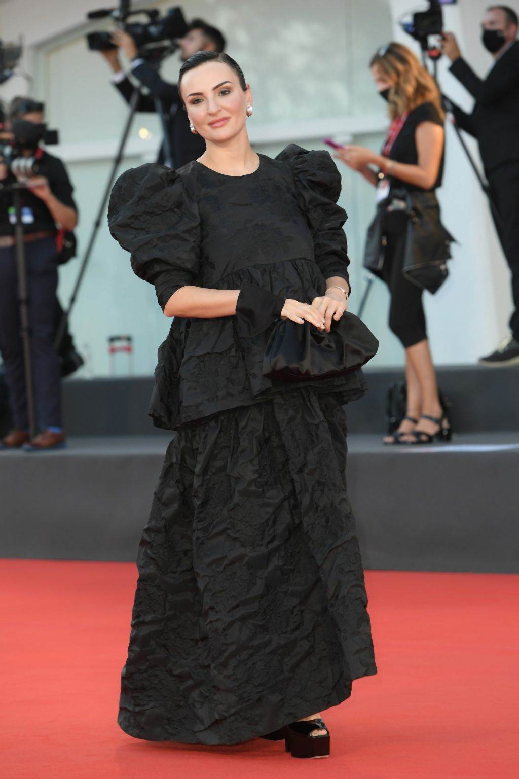 MODERNE CRNE HALJINE ZA SVEČANE PRILIKE: 10 italijanskih haljina koje će oduševiti svaku ženu (FOTO)