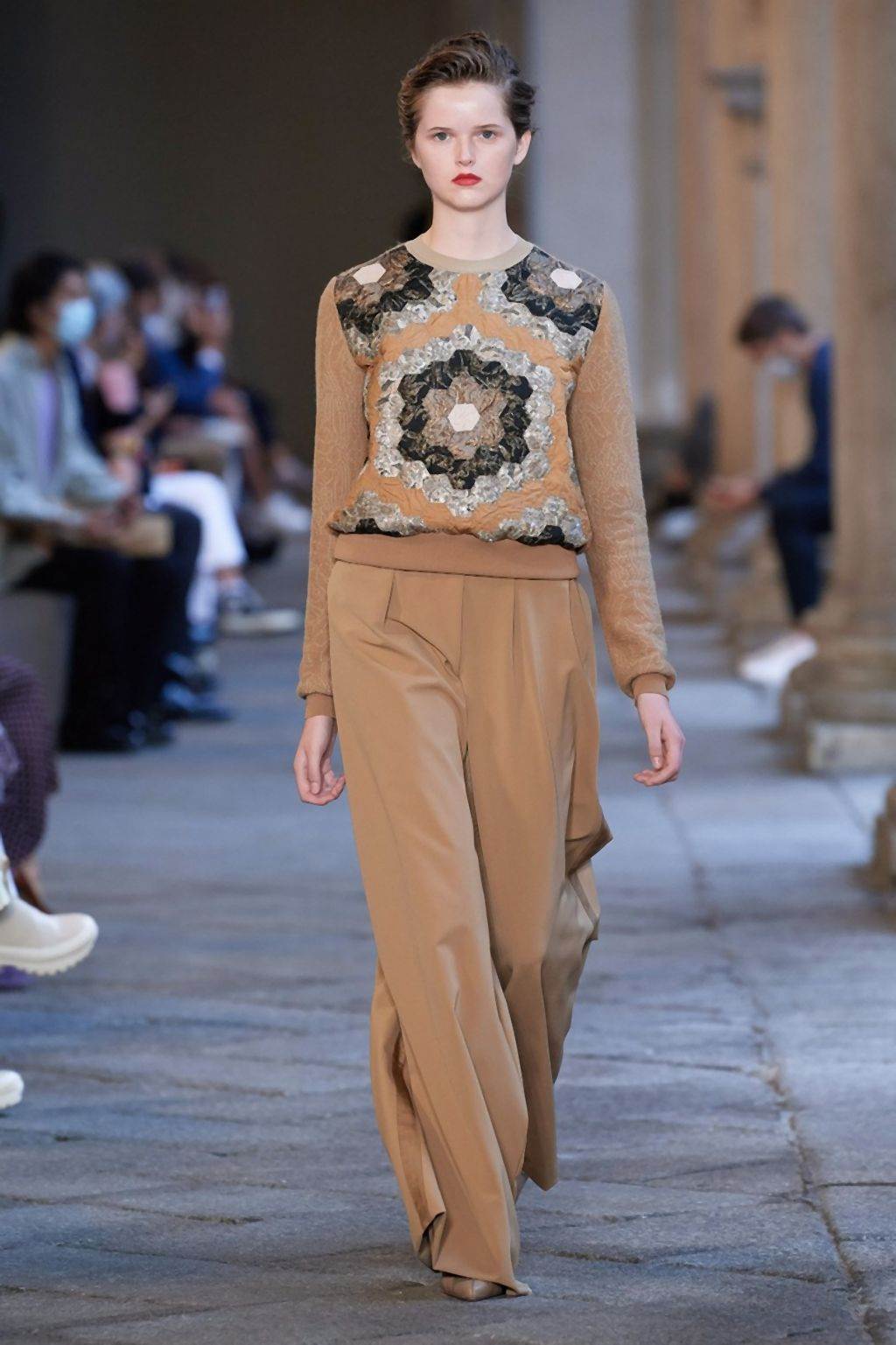 MODERNI MANTILI ZA 2020/2021: pantalone i jakne za prelazno vreme koje će žene obožavati (FOTO)