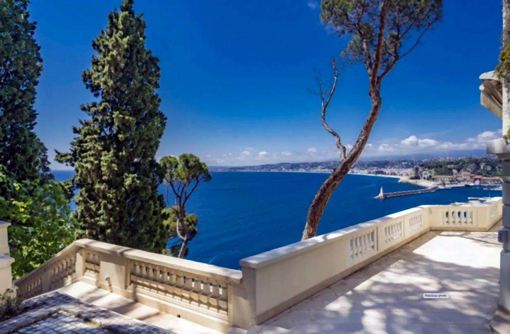 kuca-son-koneri-francuska-vila-dzems-bond