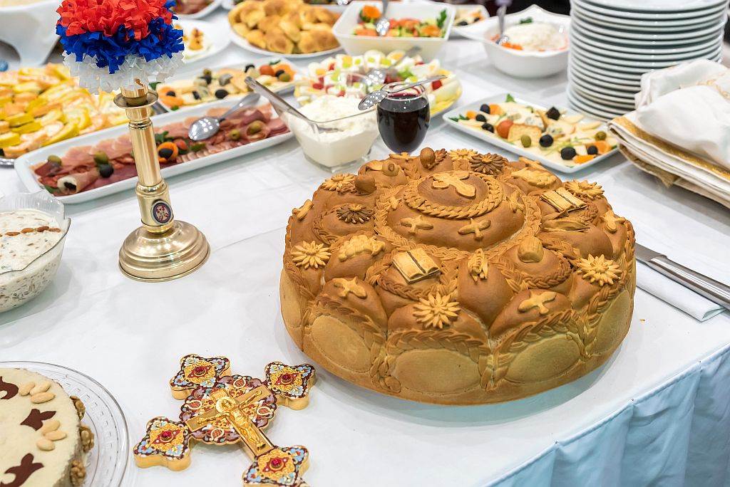 Kada se lomi slavski kolač i zašto se ne seče nožem?