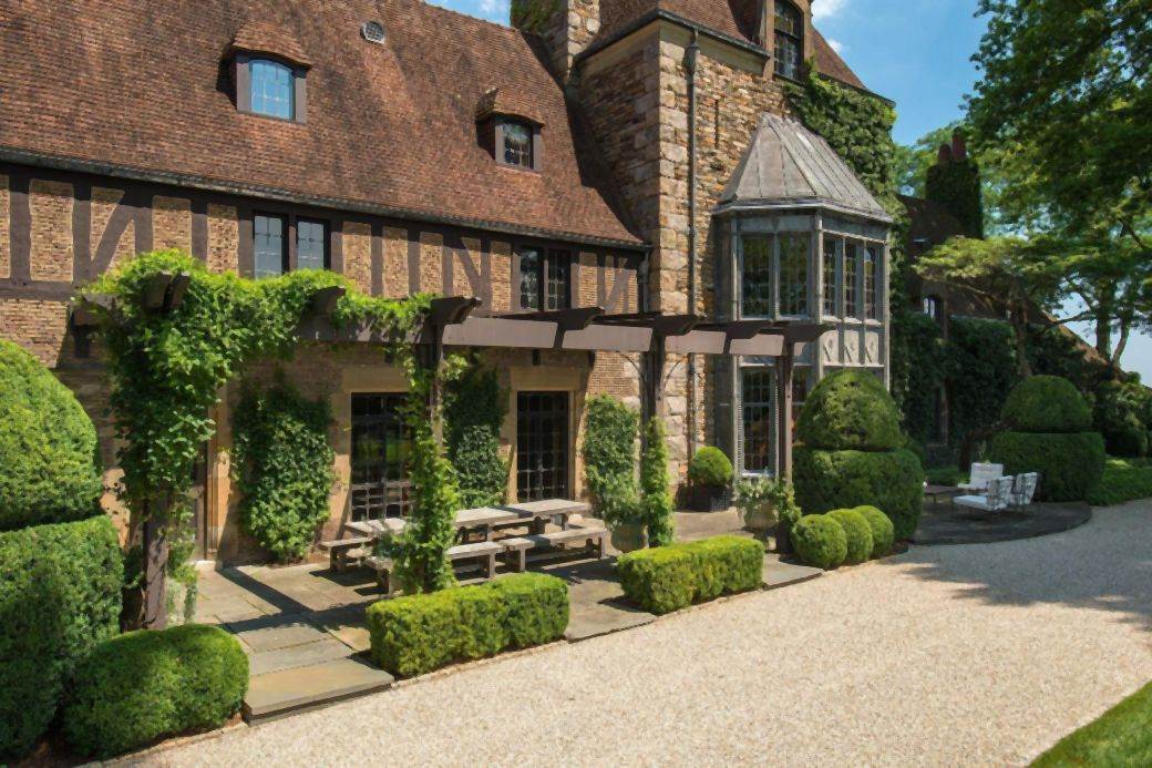 tomi hilfiger kuca dvoriste basta kapija bazen fontana