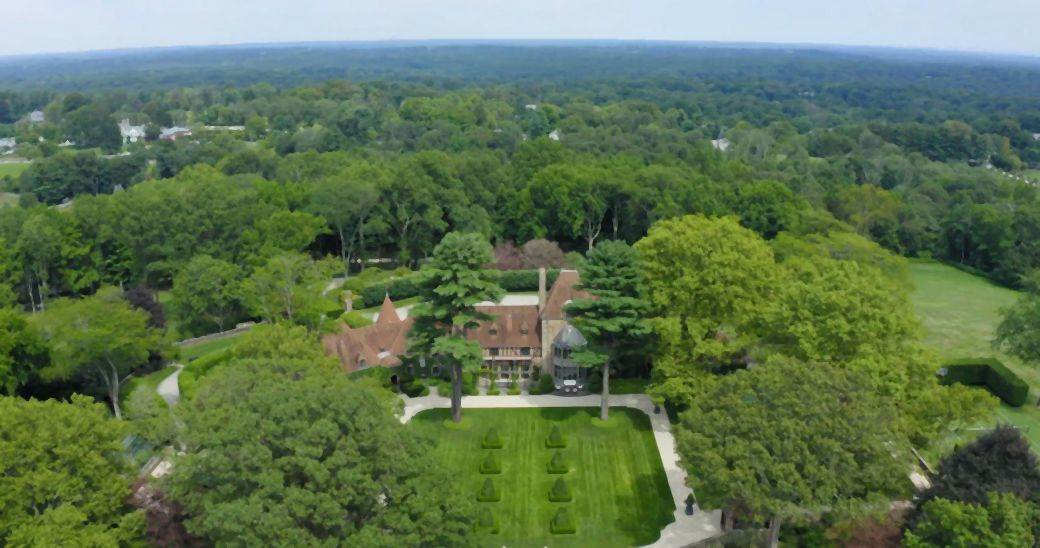 tomi hilfiger kuca dvoriste basta kapija bazen fontana