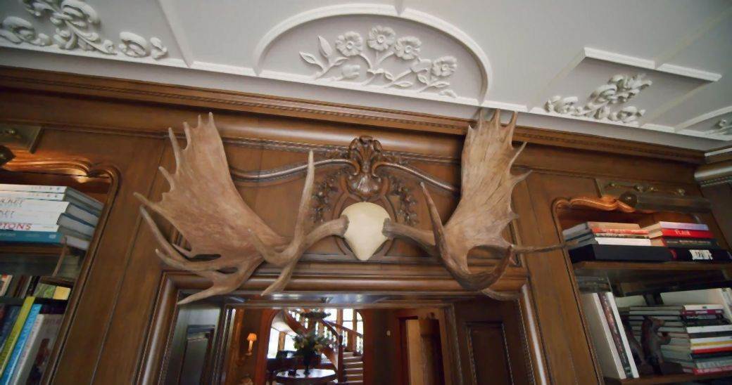 tomi hilfiger kuca dvoriste basta kapija bazen fontana