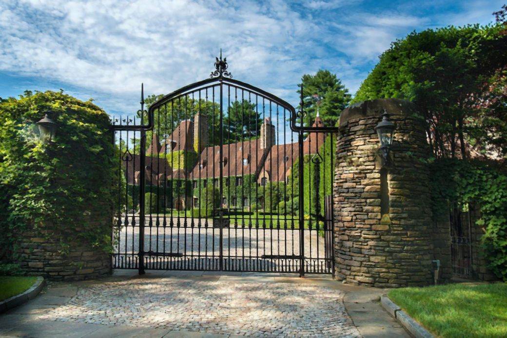 tomi hilfiger kuca dvoriste basta kapija bazen fontana