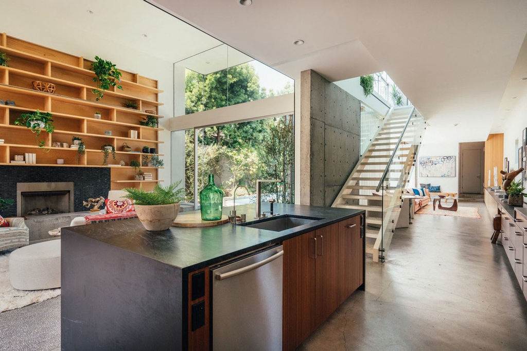 emilija klark majka zmajeva deneris kuca los andjeles