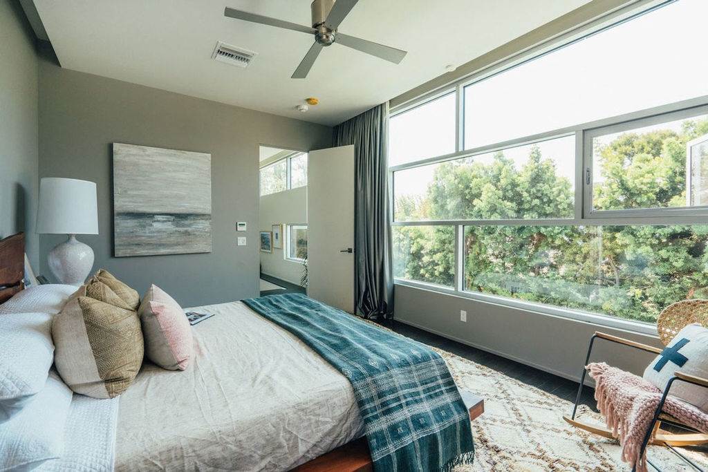 emilija klark majka zmajeva deneris kuca los andjeles