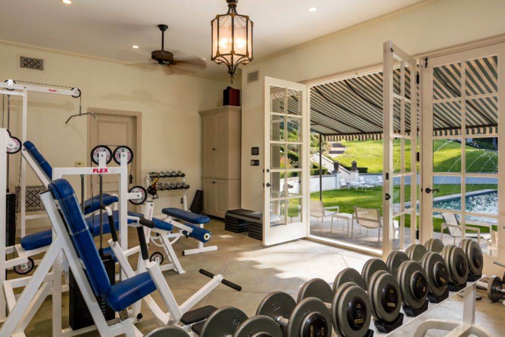 kako izgleda kuca andjeline dzoli