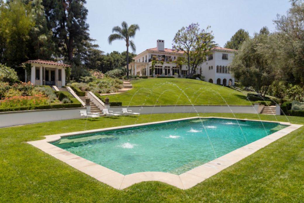 kako izgleda kuca andjeline dzoli