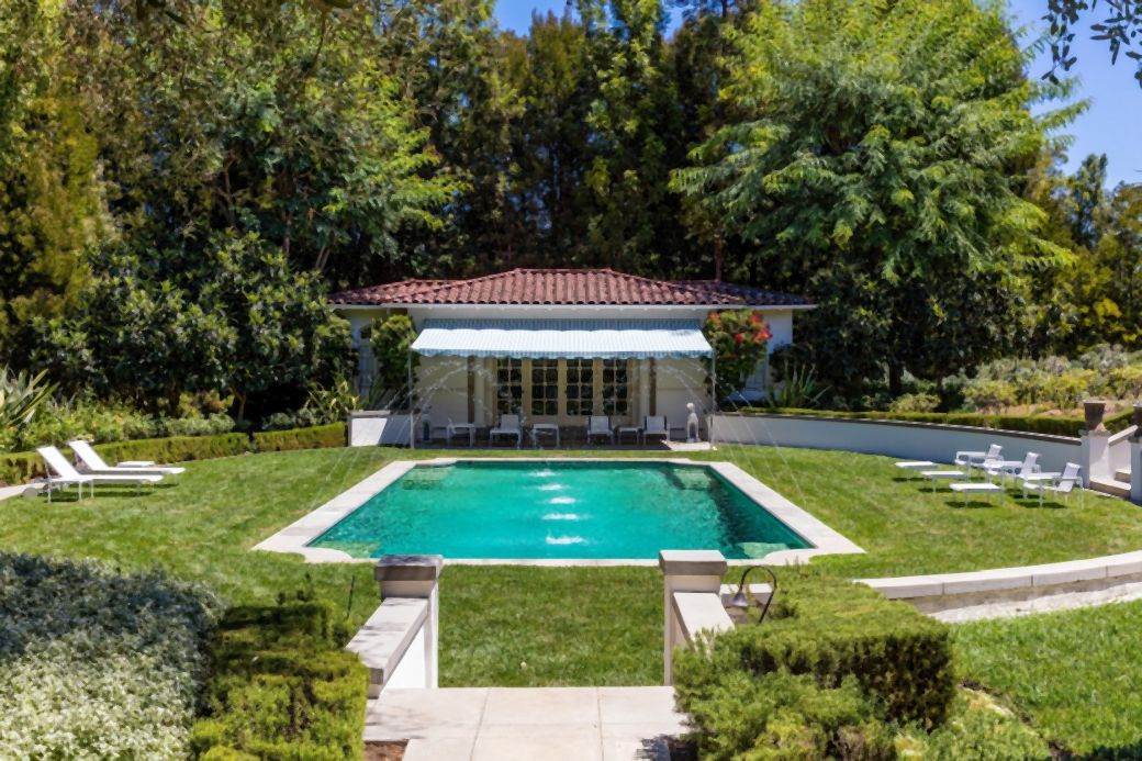 kako izgleda kuca andjeline dzoli