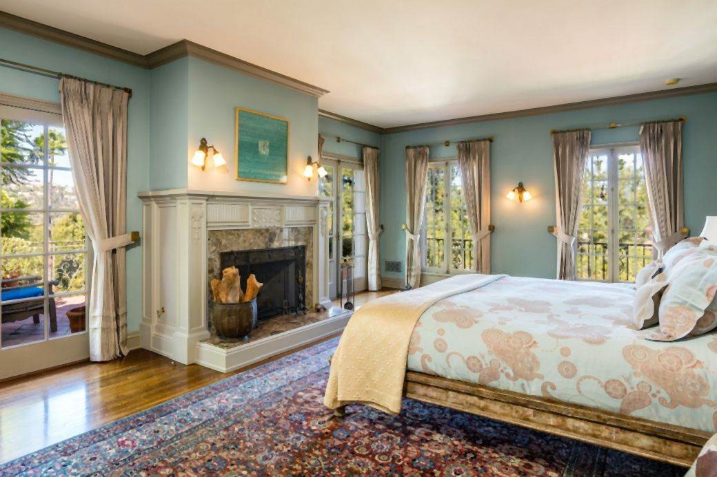 kako izgleda kuca andjeline dzoli