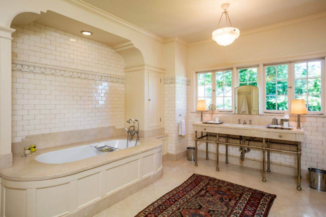 kako izgleda kuca andjeline dzoli