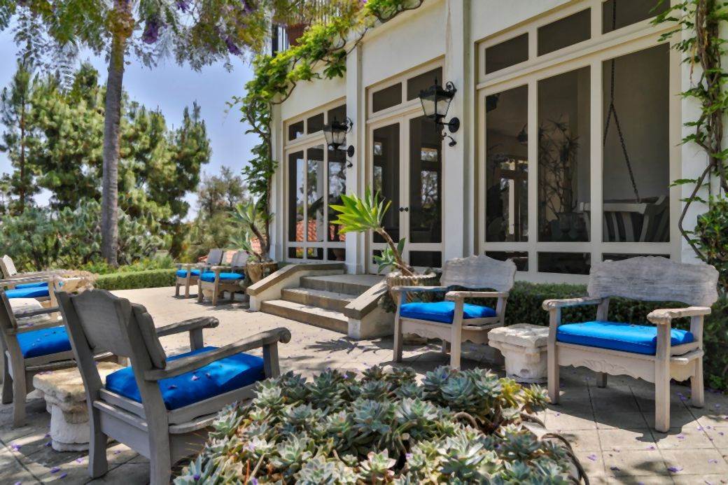 kako izgleda kuca andjeline dzoli