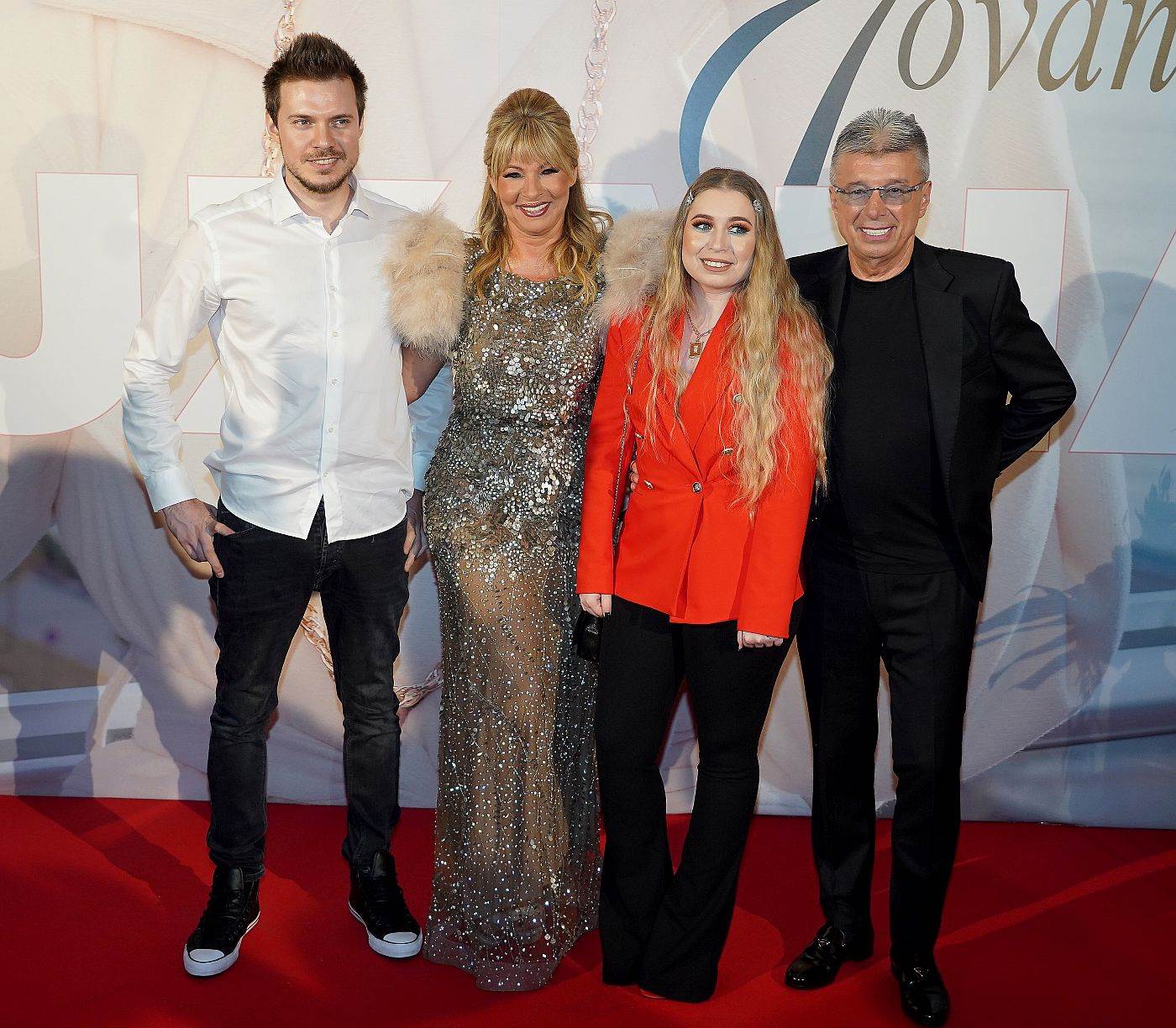 Koje škole su završili Saša Popović i Suzana Jovanović