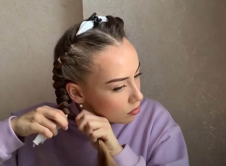 lokne frizura sa krpom marama traka 