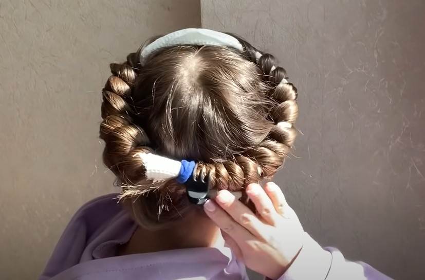 lokne frizura sa krpom marama traka 