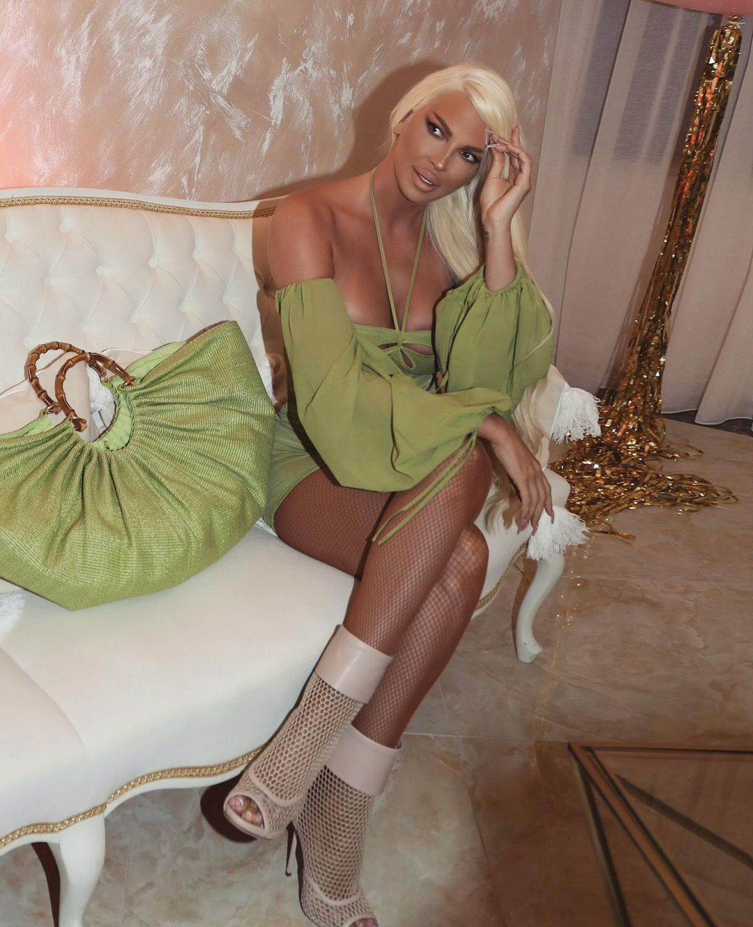 jelena karleusa bela haljina cipka