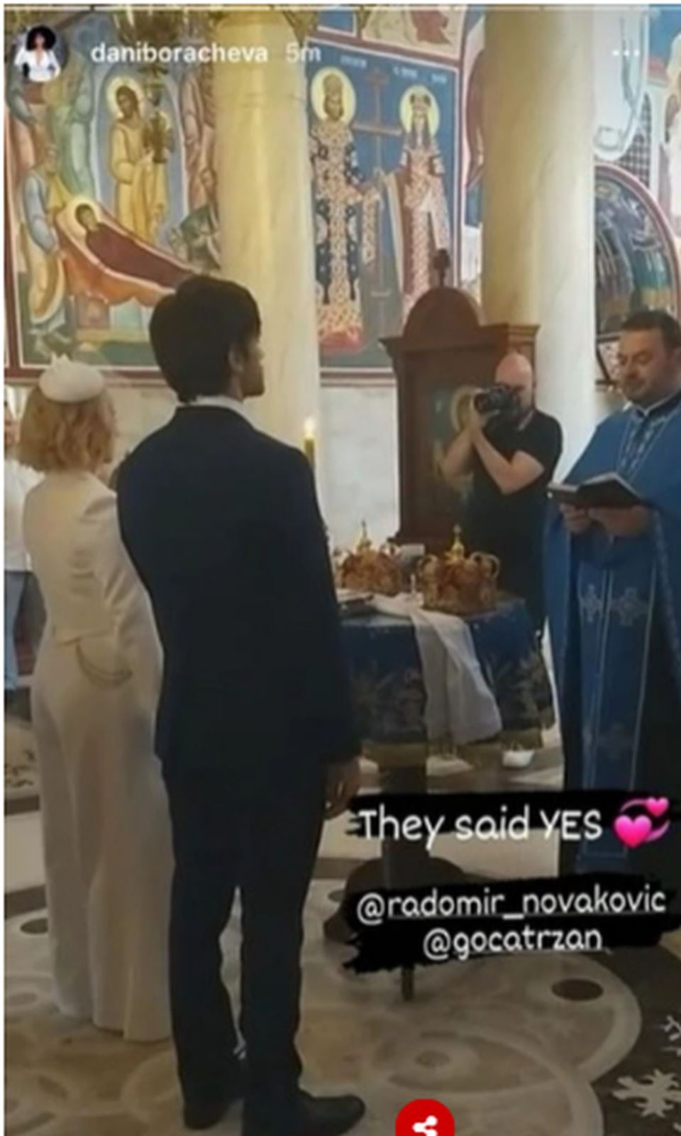 GOCA TRŽAN SE PRED BOGOM RAŠI ZAKLELA NA VEČNU LJUBAV: Pevačica blistala na venčanju