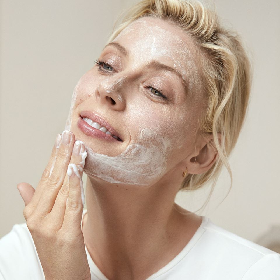 Anew Sensitive+ kremasto sredstvo za čišćenje, 790 din (2).jpg