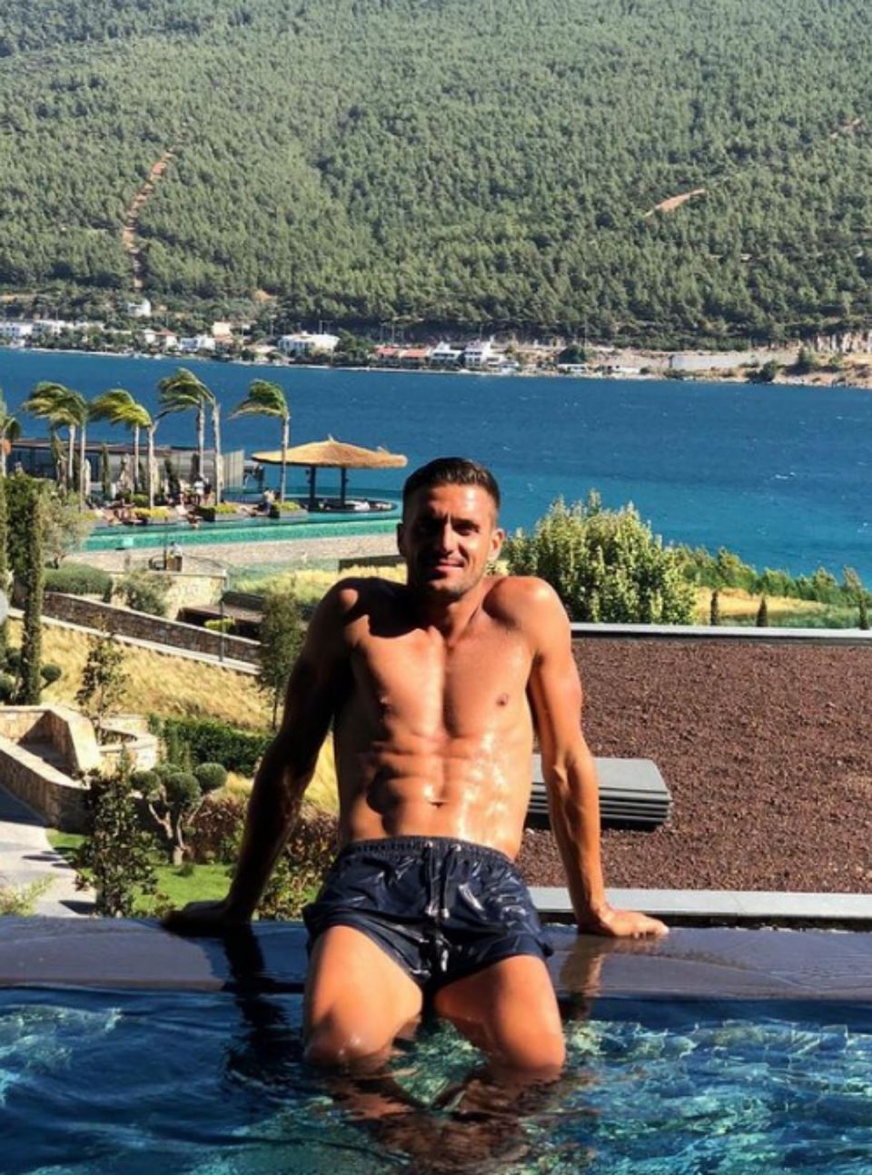 dusan tadic 3-min.jpg