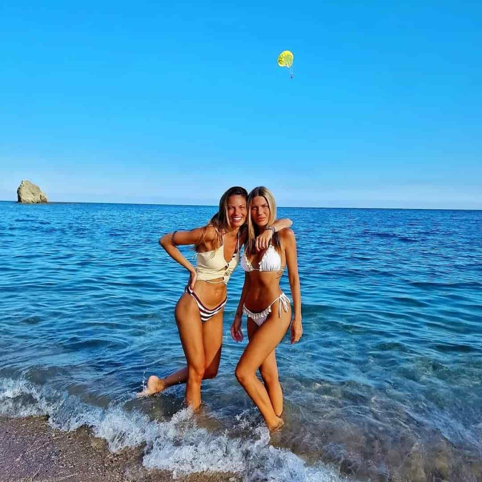 danijela dimitrovska i sestra ivana 2-min.jpg
