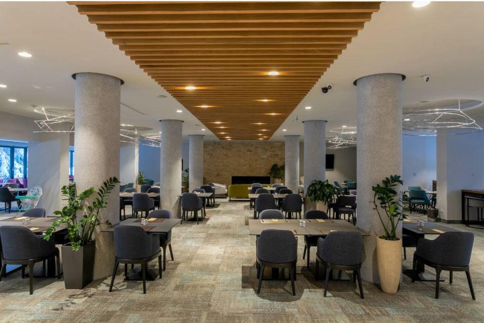 vila_restoran_mona_plaza.jpg