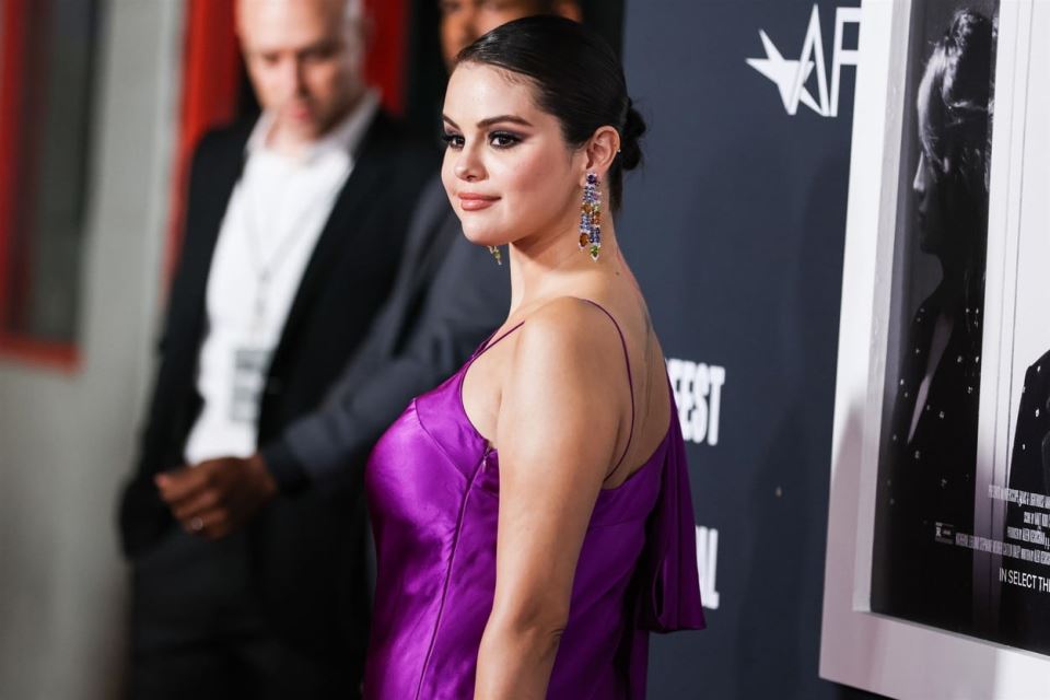 selena gomez 0735052771-min.jpg