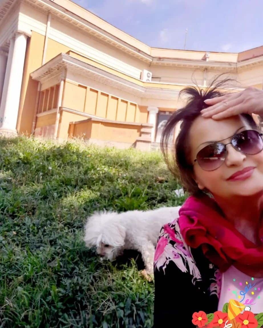 izvorinka milosevic i pas maltezer 2-min.jpg