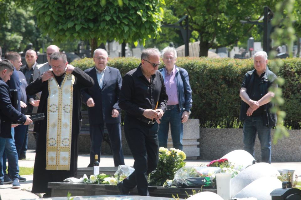 bata zivojinovic beograd grob aleja velikana pomen.jpg