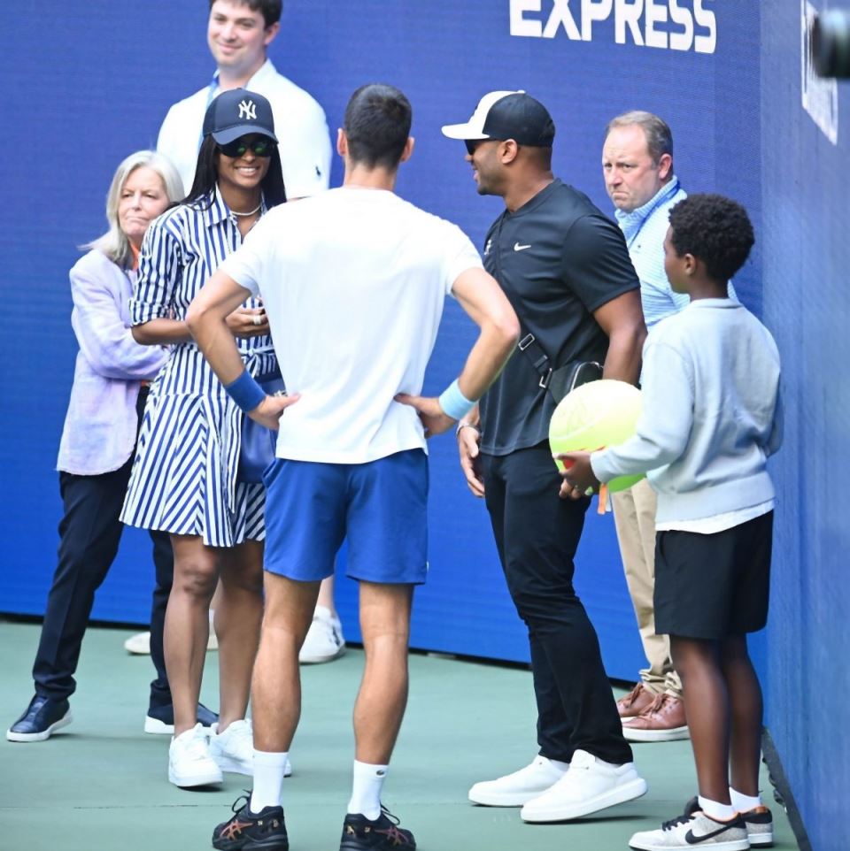 novak djokovic pevacica sijera 1033064182.jpg