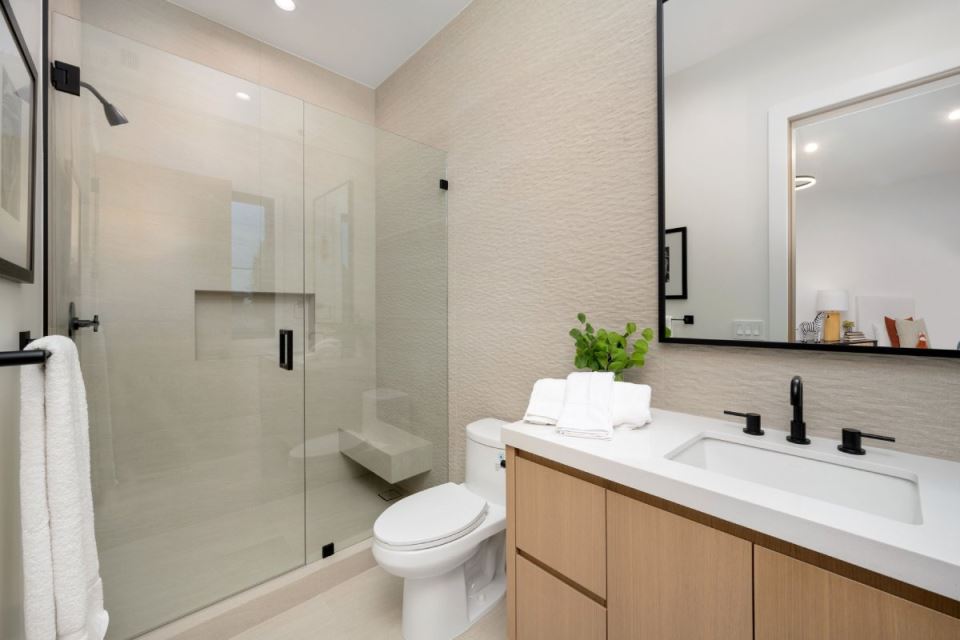 Kupatilo sa tuš kabinom