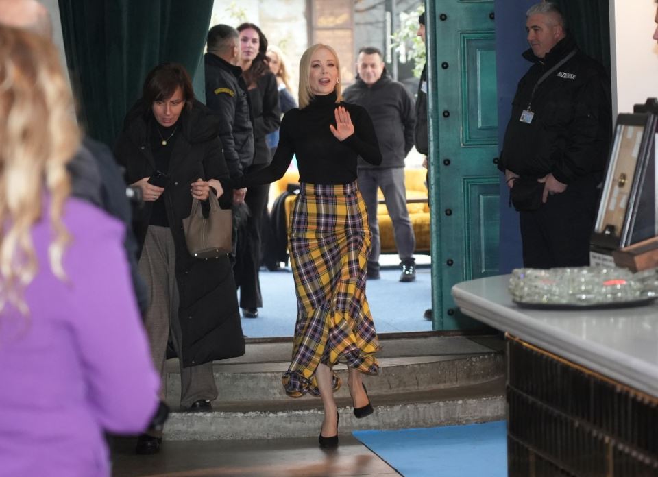 Jelena Rozga u kariranoj suknji