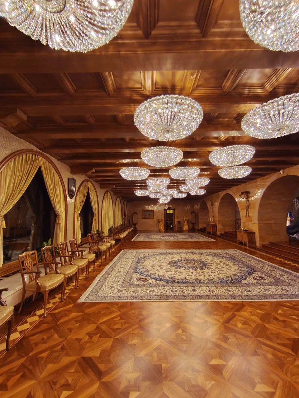 Ogroman prazan salon u rezidenciji Brdo kod Kranja