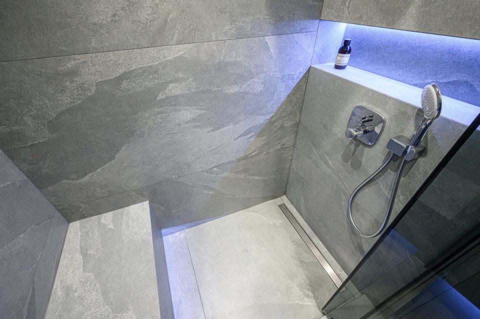 Linearni odvod za tuš