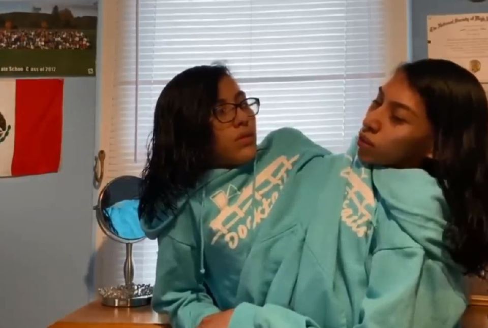 bliznakinje Karmen i Lupita 3.jpg