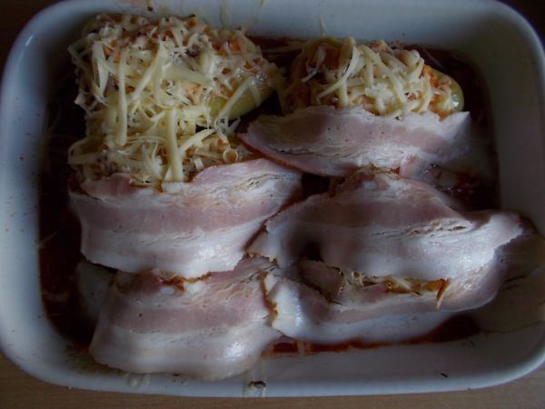 Kulinarski izazov: paprike punjene sirom i rolovane slaninom