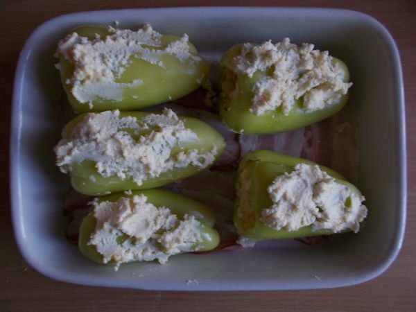 Kulinarski izazov: paprike punjene sirom i rolovane slaninom