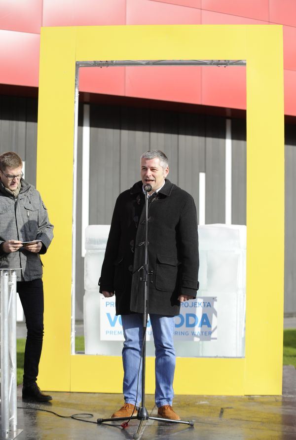 Otapanje National Geographic i VodaVoda ledene kocke: pogodite za koliko će se otopiti i osvojite poklon