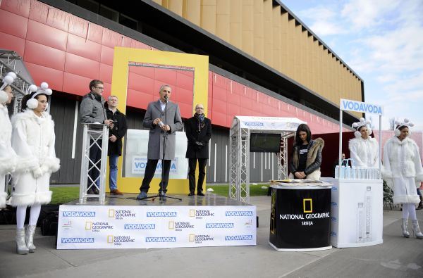 Otapanje National Geographic i VodaVoda ledene kocke: pogodite za koliko će se otopiti i osvojite poklon