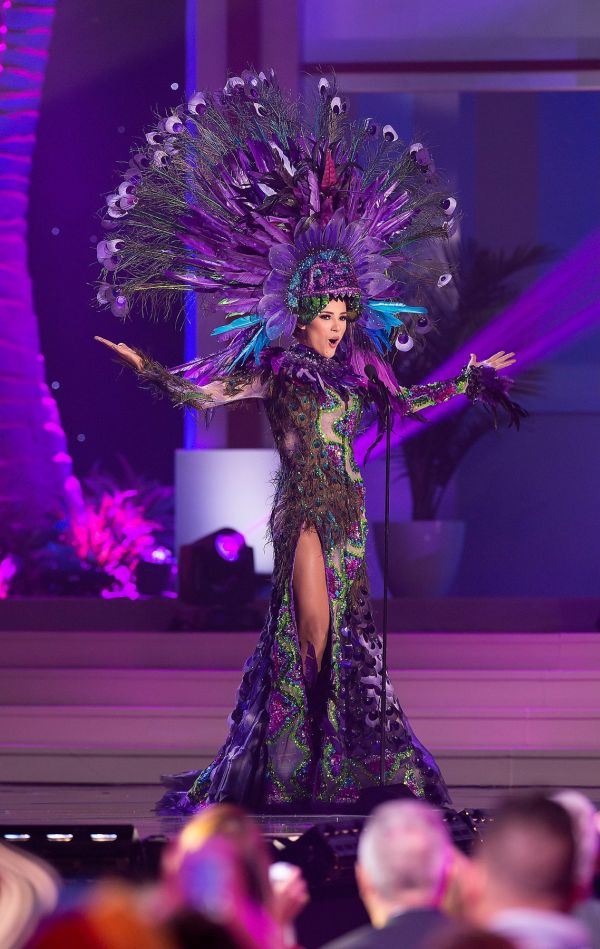 Svetske lepotice u nacionalnim kostimima: da li vam ovo liči na srpsku narodnu nošnju