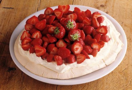 Pavlova sa jagodama