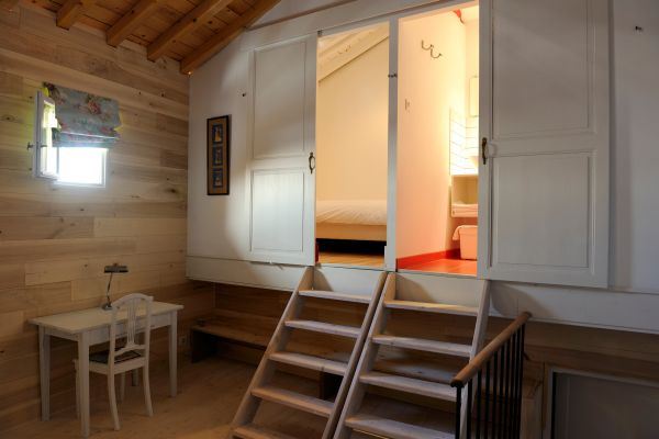 Prostor za rad i spavanje: 15 ideja za galerije sa ogradom (FOTO)