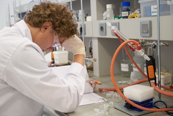 Srbiji 4 medalje na Olimpijadi mladih hemičara!