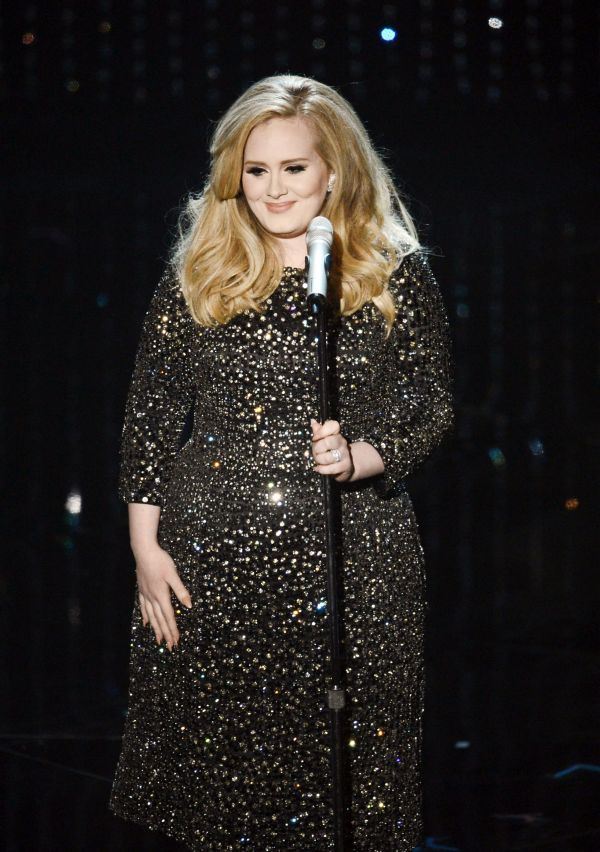 Zdravo, Adel, posle zdrave dijete: Evo šta svim ženama poručuje pevačica novog hita "Hello"