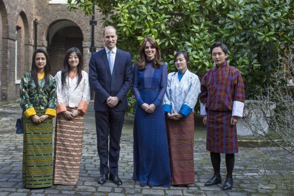 Poluprovidna toaleta Kejt Midlton srušila Internet sajt: britanska princeza u haljini indijske kreatorke oduševila obožavaoce (FOTO)