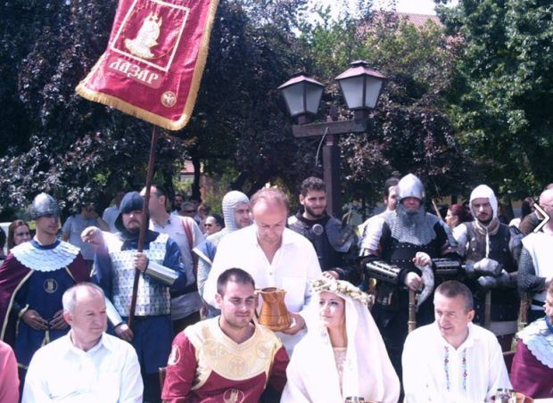 Venčanje u Kruševcu iz doba kneza Lazara oduševilo Srbiju: mlada i mladoženja izgovorili DA po srpskom običaju iz srednjeg veka (FOTO)